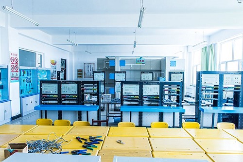 重慶哪個學(xué)校的計算機控制技術(shù)專業(yè)好？