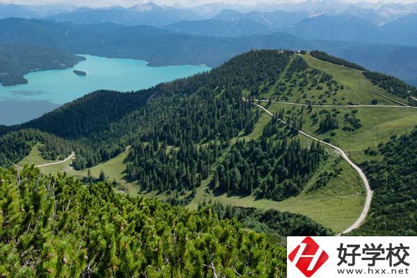 湘潭縣第一職業(yè)中專技術學校有哪些特色專業(yè)？
