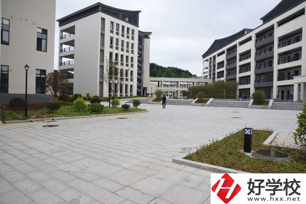 新晃侗族自治縣職業(yè)中等專業(yè)學(xué)校好不好？