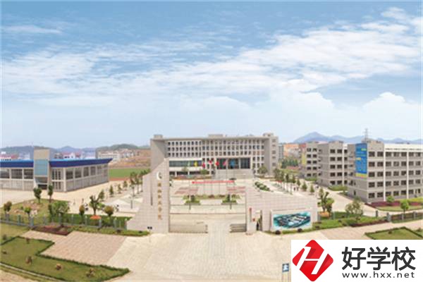 在婁底有開設(shè)航空專業(yè)的職校嗎？學(xué)航空專業(yè)有前途嗎？