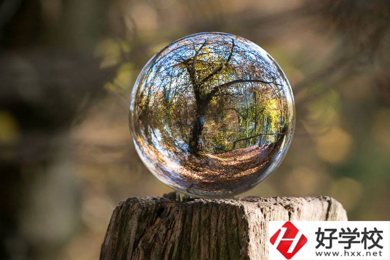 郴州中職學校排名前三的，學校環(huán)境都不錯！