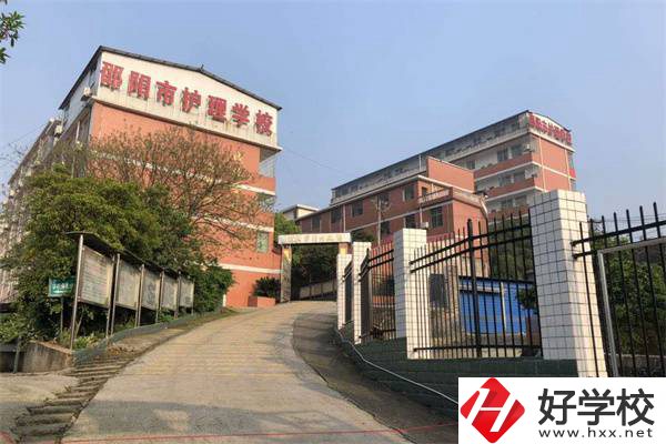 在邵陽就讀衛(wèi)校學(xué)什么專業(yè)好？有哪些學(xué)?？梢酝扑]？