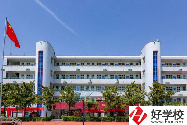 株洲軌道交通職業(yè)技術(shù)學(xué)校是公辦還是民辦？環(huán)境如何？
