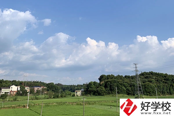 婁底市工貿(mào)職業(yè)中專學(xué)校有哪些專業(yè)？就業(yè)前景怎么樣？