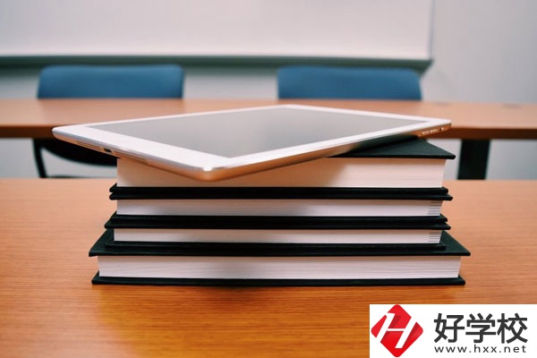 報考商務(wù)英語專業(yè)，長沙這兩所職校不可不看