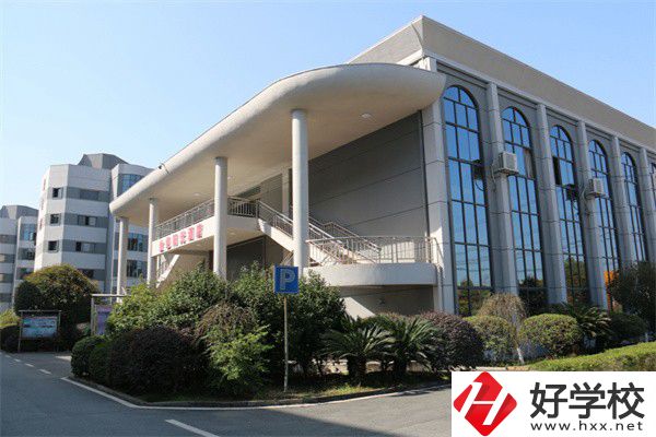 湖南有特色專業(yè)的中專有哪幾所？特色在哪里？