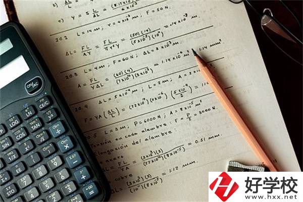 在湖南選職校要不要看招生簡(jiǎn)章？有什么內(nèi)容？