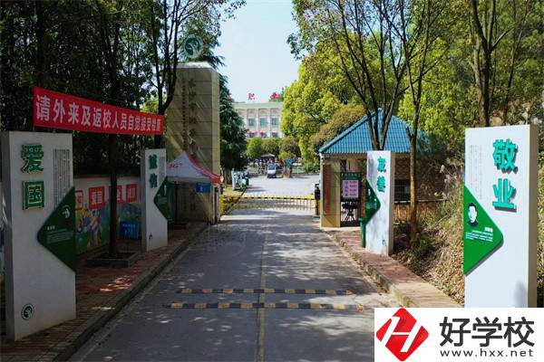 長(zhǎng)沙市湘華中等職業(yè)學(xué)校有哪些辦學(xué)特色？學(xué)費(fèi)貴不貴？