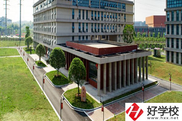 株洲市工業(yè)中等專(zhuān)業(yè)學(xué)校教學(xué)樓