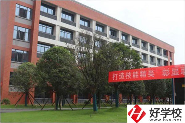 南縣職業(yè)中等專業(yè)學(xué)校的辦學(xué)條件怎么樣？有哪些專業(yè)？