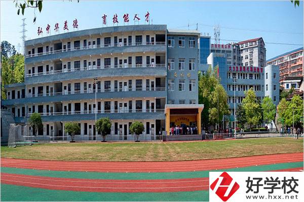 懷化市旅游學(xué)校是公辦的嗎？學(xué)費(fèi)情況怎么樣？