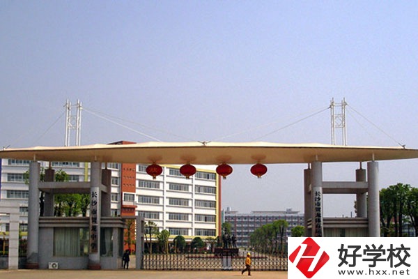 長沙市賀龍體育運(yùn)動學(xué)校推薦去嗎？學(xué)校好不好？