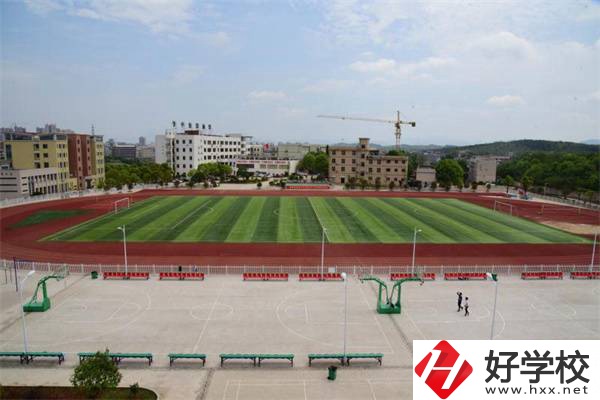 湖南有沒有招收復(fù)讀生的中專學(xué)校？有哪些招生專業(yè)？