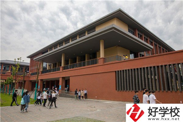 常德財(cái)經(jīng)學(xué)校食堂