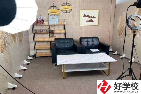 湘潭計算機職業(yè)技術(shù)學校實訓室