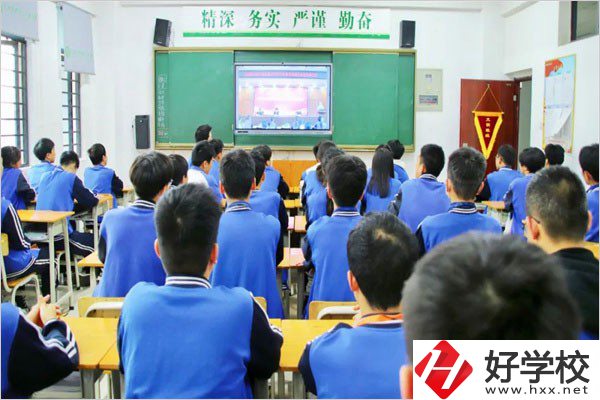 長沙華中涉外職業(yè)高中的商務(wù)日語專業(yè)怎么樣？學(xué)費(fèi)貴嗎？