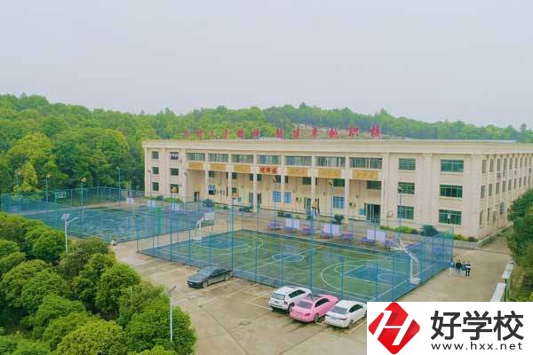 長沙市湘華中等職業(yè)學(xué)校地址在哪？校長是誰？