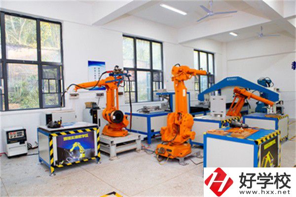 邵陽(yáng)市機(jī)電職業(yè)技術(shù)學(xué)校有哪些助學(xué)政策？