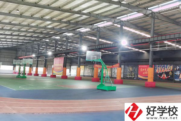 長(zhǎng)沙華中醫(yī)衛(wèi)科技中等職業(yè)學(xué)?；@球場(chǎng)