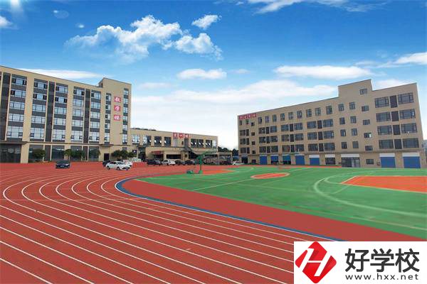 婁底衛(wèi)校招初中生嗎？學費貴嗎？