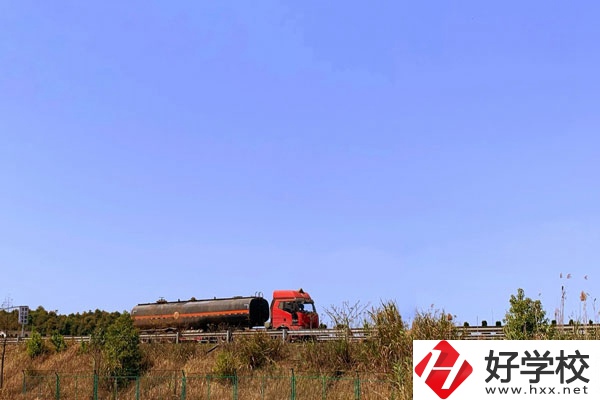 隆回湖湘職業(yè)中專學校值得學生報考么？