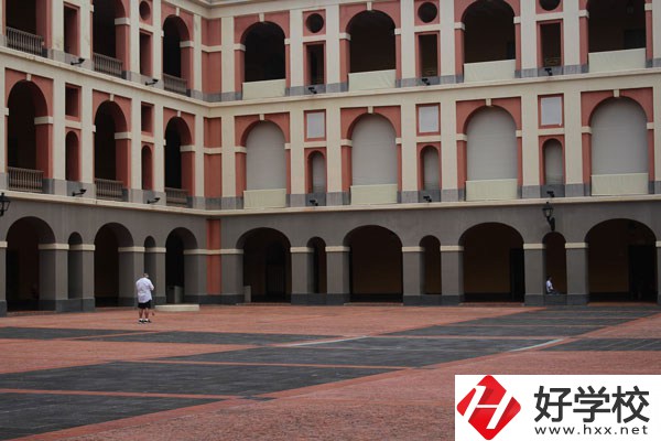 宜章縣中等職業(yè)技術(shù)學(xué)校好不好？讀了有出息嗎？