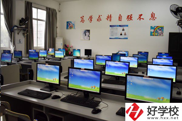 益陽(yáng)哪些中職學(xué)?？梢詫W(xué)美術(shù)設(shè)計(jì)類(lèi)專(zhuān)業(yè)？學(xué)費(fèi)貴不貴？