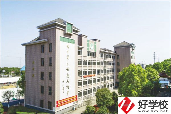益陽的衛(wèi)校外地人可以上嗎？學(xué)費(fèi)要多少？