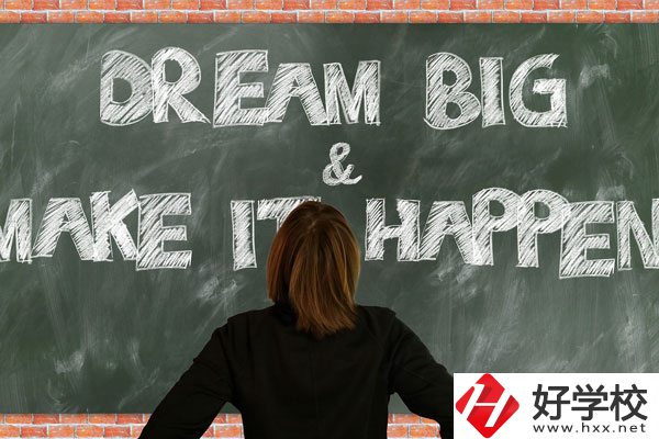 長沙鐵航職業(yè)中等技術(shù)學(xué)校有哪些專業(yè)？學(xué)費(fèi)貴不貴？