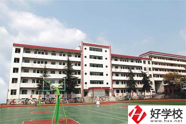 益陽(yáng)的技工學(xué)校什么時(shí)候可以報(bào)名？入學(xué)需要注意什么？