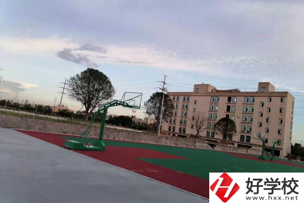 湘潭計算機技術學校是技校嗎？有什么專業(yè)？