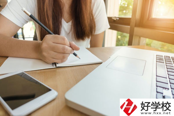 南岳區(qū)職業(yè)中等專業(yè)學(xué)校環(huán)境好不好，宿舍怎么樣？