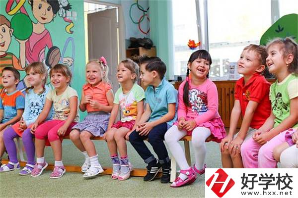 在湖南想當(dāng)老師可以學(xué)哪些專業(yè)？需要考證嗎？