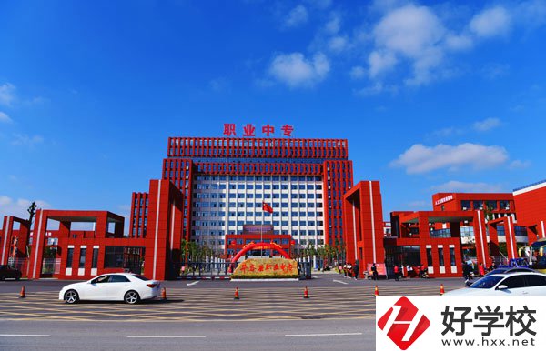 華容縣職業(yè)中專值得報考么？學(xué)校環(huán)境怎么樣？