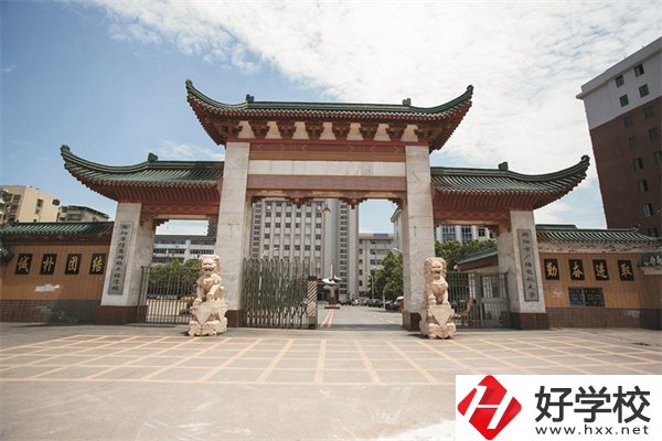 衡陽(yáng)市信息網(wǎng)絡(luò)工程學(xué)校是公辦還是民辦？學(xué)費(fèi)是多少？