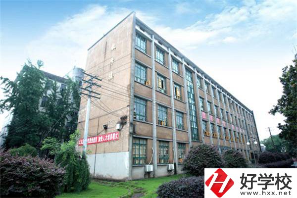 湘潭交通職業(yè)學(xué)校是公辦嗎？學(xué)費是多少？