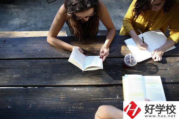 在懷化有什么職?？梢詫W(xué)習(xí)幼師？好不好？