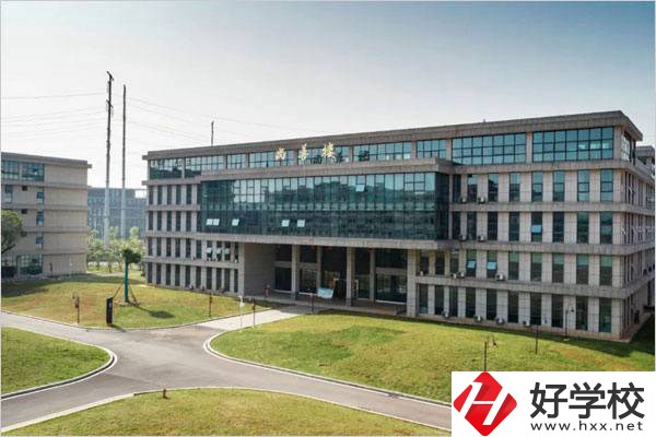 初中畢業(yè)在株洲有什么中專可以讀？學費貴嗎？