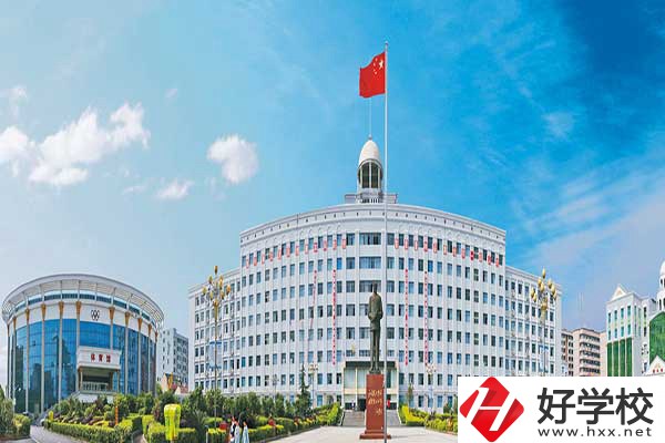 在衡陽學航空服務專業(yè)有什么要求？學費貴嗎？
