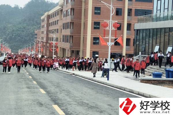安化縣職業(yè)中專開設(shè)了哪些特色專業(yè)？