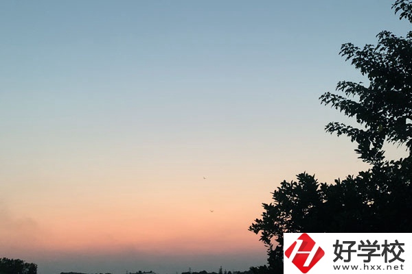 湖南有可以學口腔醫(yī)學的中專學校嗎？要求有哪些？