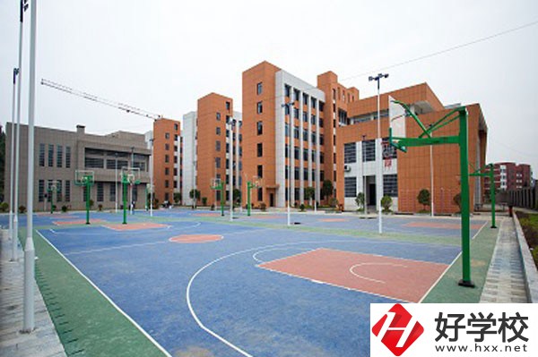 鳳凰縣職業(yè)中專學校有哪些熱門專業(yè)？