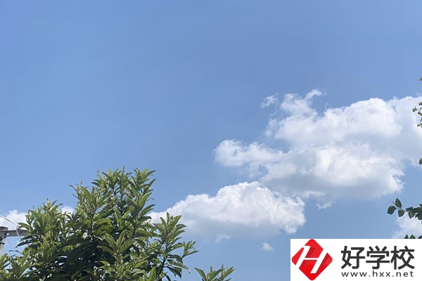 永州湘南職業(yè)技術(shù)學(xué)校環(huán)境以及食堂環(huán)境怎么樣？