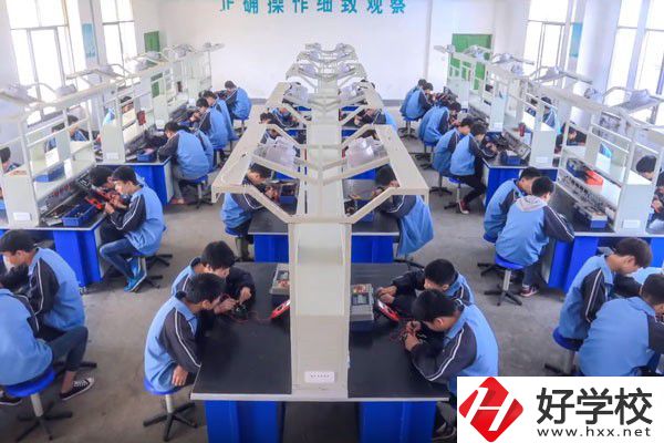 長(zhǎng)沙學(xué)服裝設(shè)計(jì)可以去哪些中職？專業(yè)好就業(yè)嗎？