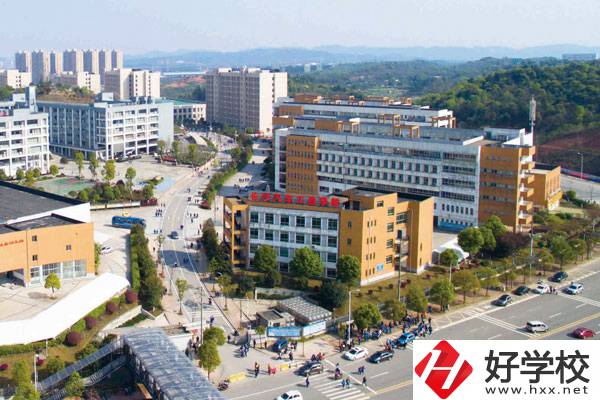 長沙汽車工業(yè)學校收費水平怎樣，如何收取費用？