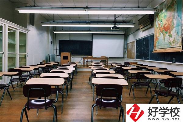 哪里有湖南重點(diǎn)中專學(xué)校的名單？重點(diǎn)學(xué)校好進(jìn)嗎？