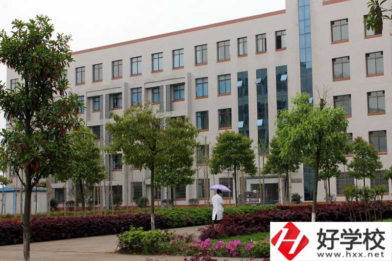 益陽醫(yī)學(xué)高等?？茖W(xué)校教學(xué)樓