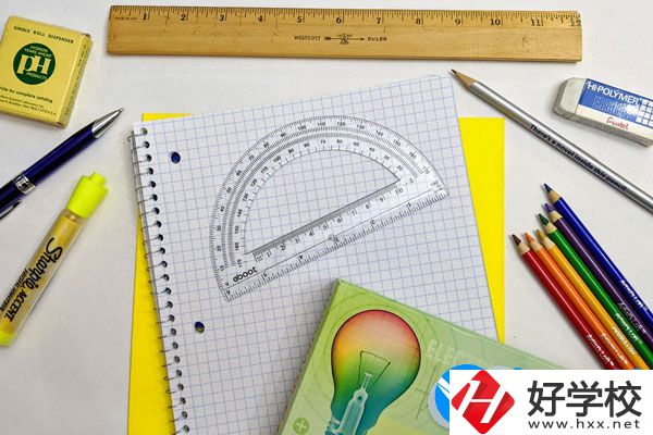 湘潭交通職業(yè)學(xué)校學(xué)費(fèi)貴不貴，宿舍怎么樣？