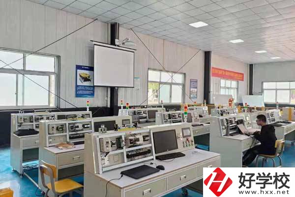 株洲人工智能職業(yè)技術(shù)學(xué)校有哪些辦學(xué)優(yōu)勢？