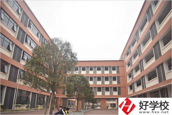湘西學(xué)什么專(zhuān)業(yè)好就業(yè)？有什么學(xué)校推薦？